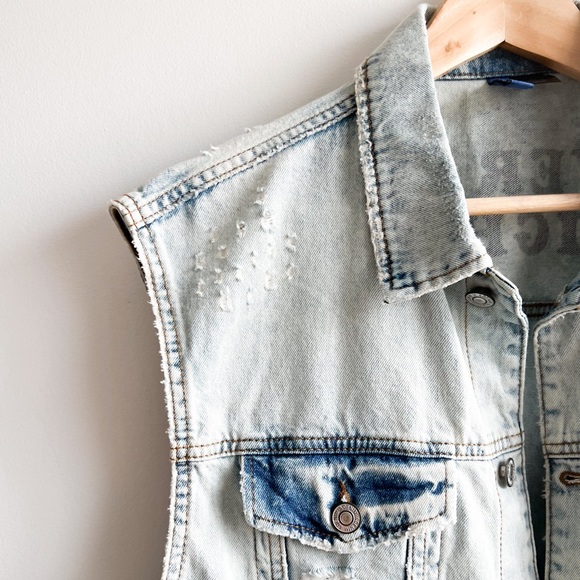 H&M Oversized Distressed Denim Vest - Picture 6 of 12